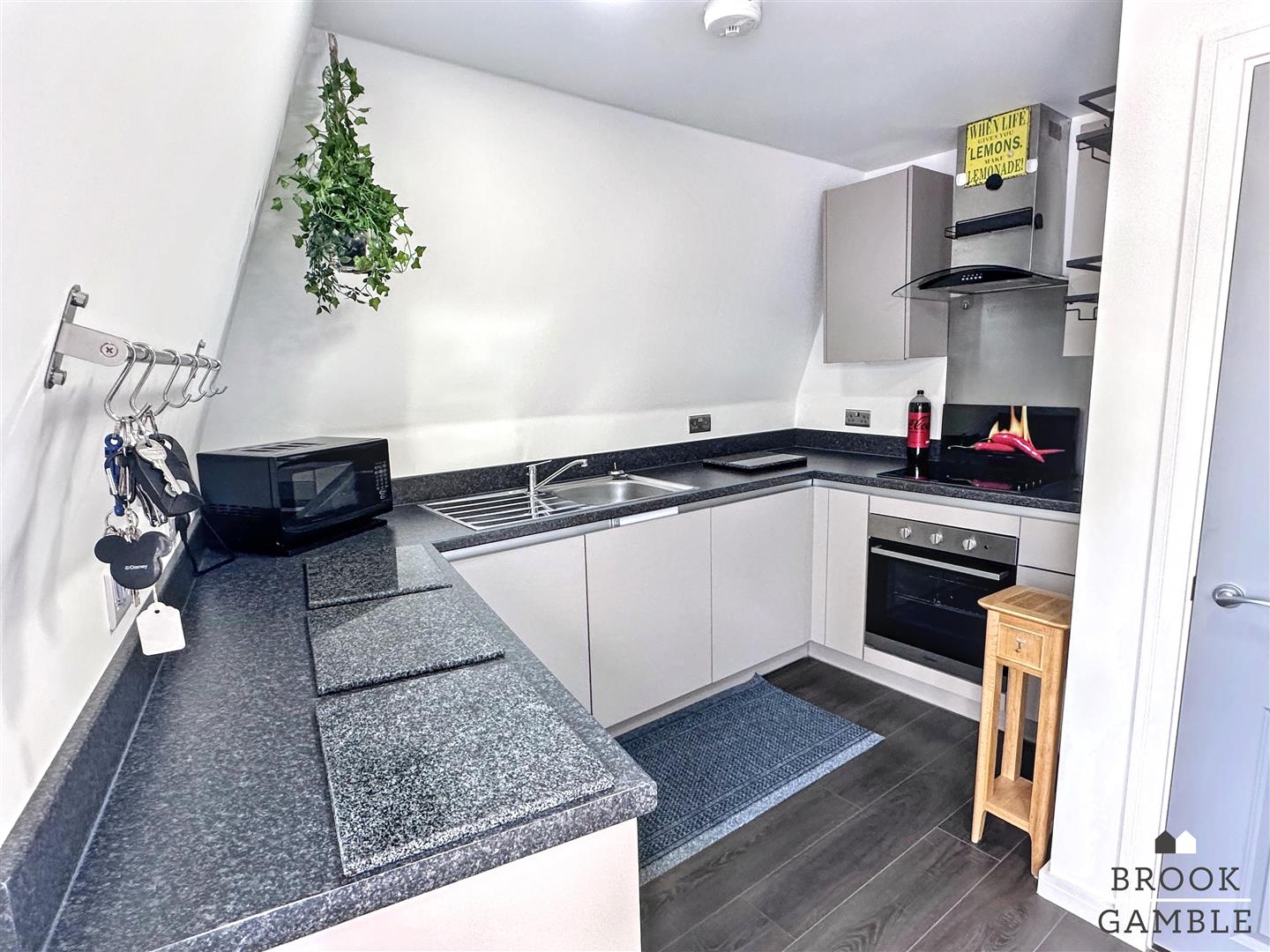 1 Bedroom Apartment - Conversion. Gildredge Road in Eastbourne,  8